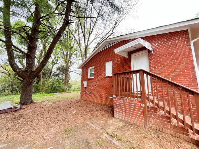 Building Photo - 414 Miller St