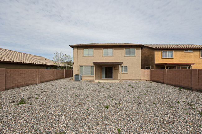 Building Photo - 4 bedrooms