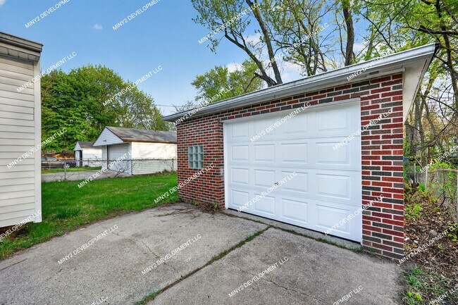 Building Photo - Fully Renovated 3-Bedroom Brick Home in Detroit!