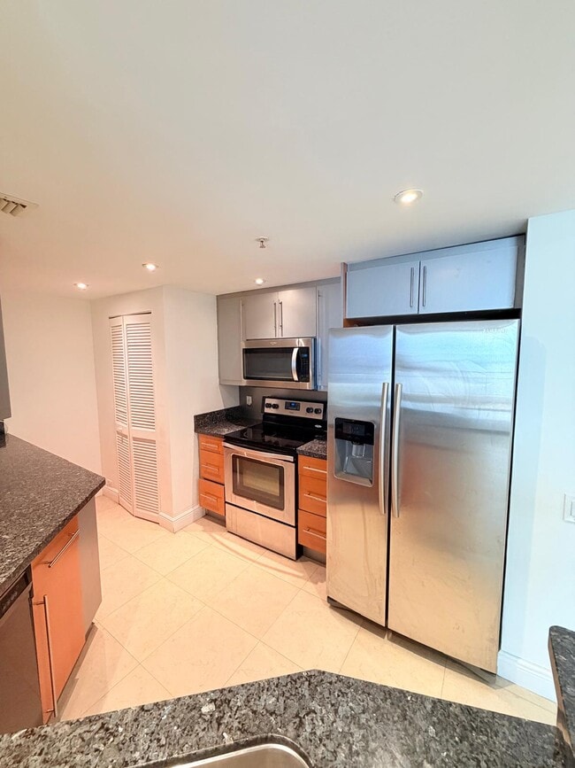 Building Photo - 701 Brickell Key Blvd