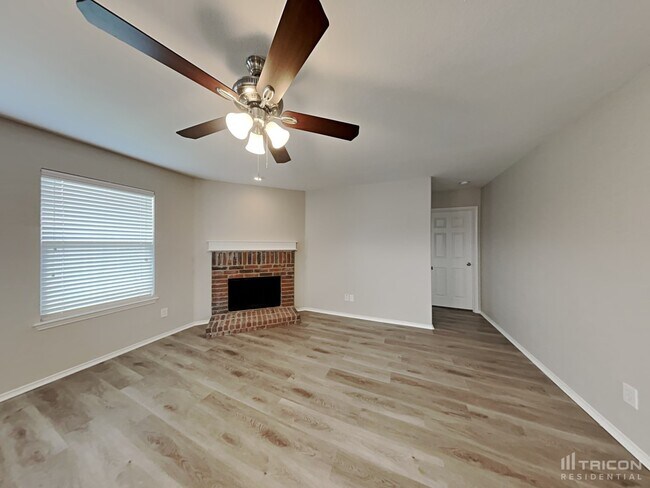 Building Photo - 2013 Cedarwood Dr