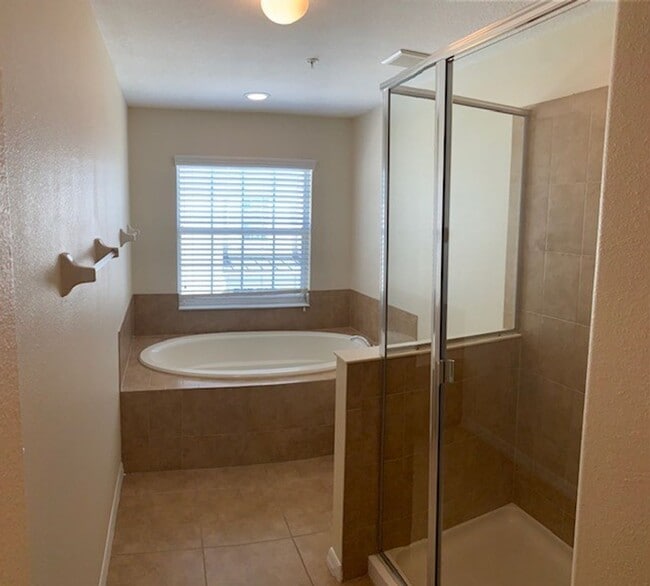 Building Photo - 3-story, 3/3.5, updated, townhome in the h...