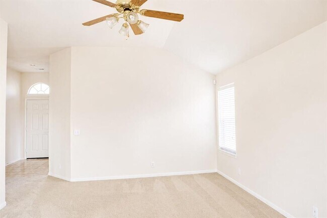Building Photo - 100 Lightfoot Ct