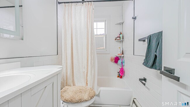 Building Photo - 243 Sunshine Cir