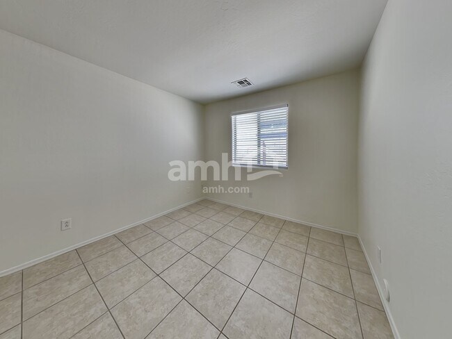 Building Photo - 11409 W Davis Ln