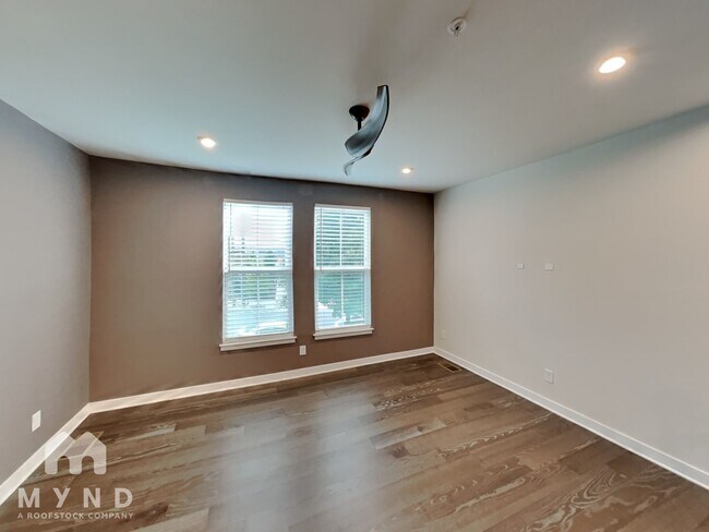 Building Photo - 432 W Tremont Ave