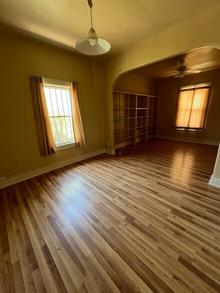 Building Photo - 403 N Court Ave