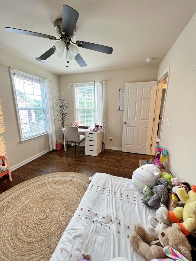 Second bedroom - 516 Sealine Dr