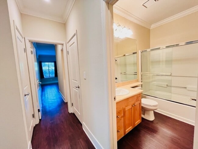 Building Photo - Beautiful, Lower-Level 2BD/2BA, Corner Con...