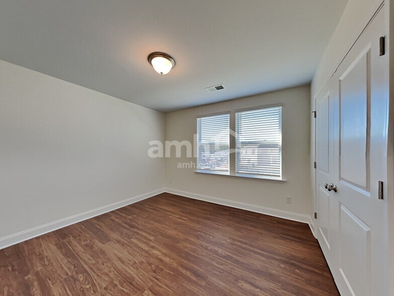 Building Photo - 112 Twin River Dr