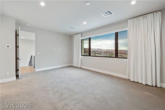 Building Photo - Modern Tri-Story Home in McDonald Highlands