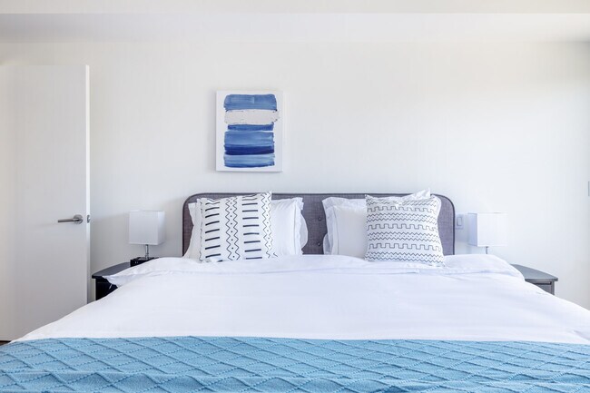 Building Photo - 409 Hayworth Ave