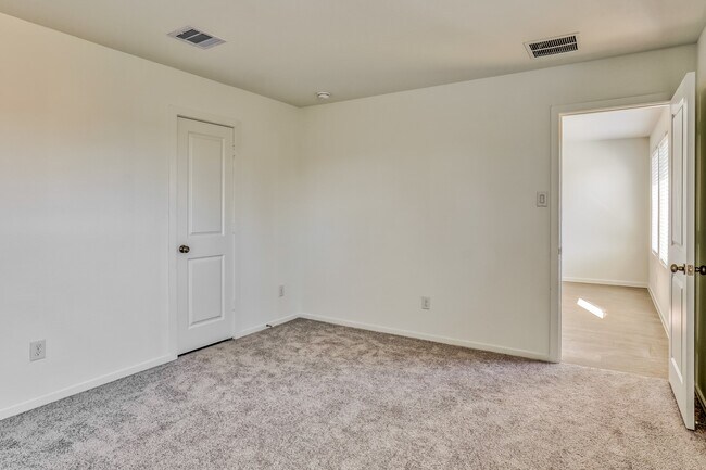 Building Photo - 737 Magnolia Creek Dr