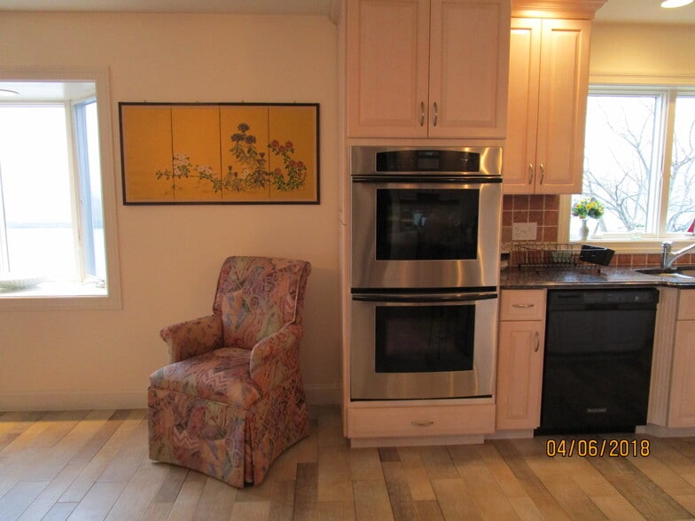 Thermador double oven - 103 Summer St