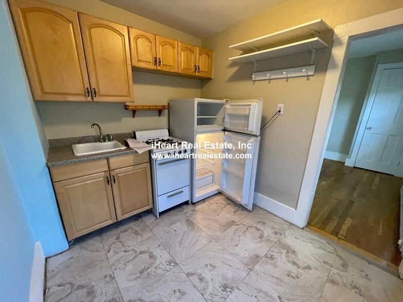 Building Photo - 57 Dwight St