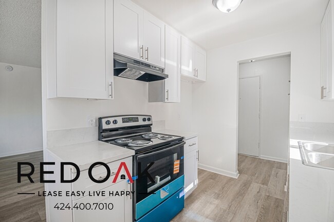 Building Photo - 1415 N Durant St