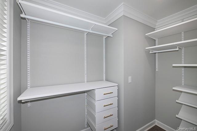 Building Photo - 164 W Montauk Hwy