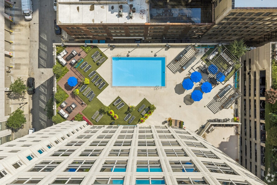 Pool and Sundeck - 750 N. Rush