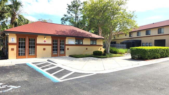Building Photo - 426 Honeycomb Way