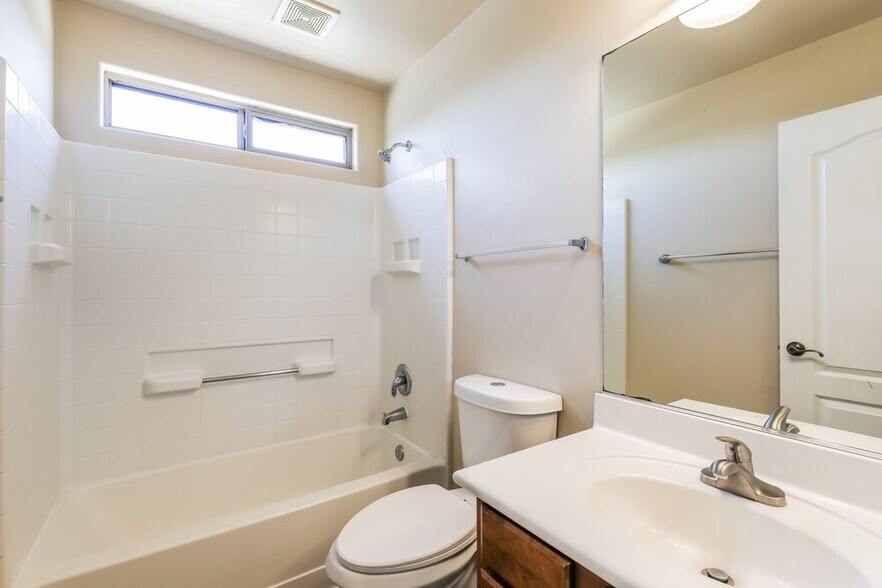 Building Photo - 5562 S Lemon Tree Dr