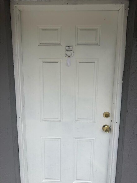 Primary Photo - 214 N Chestnut Rd