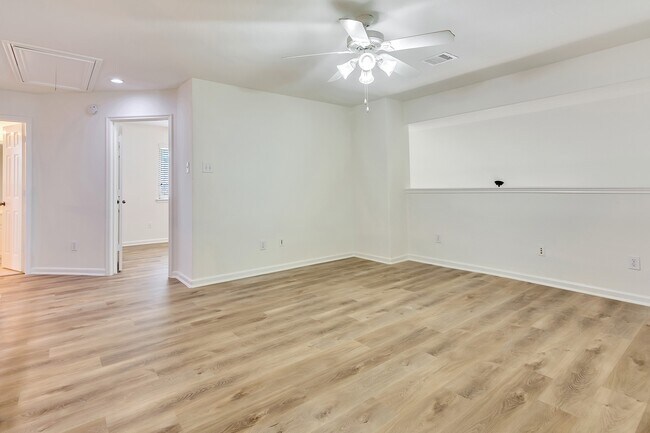 Building Photo - 22 N Queenscliff Cir