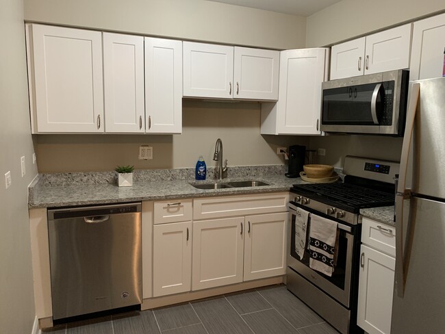 Building Photo - 438 N Gerard Ave