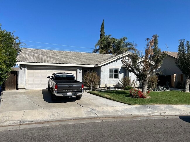 Building Photo - Beautiful 3-bedroom, 2-bathroom home comin...