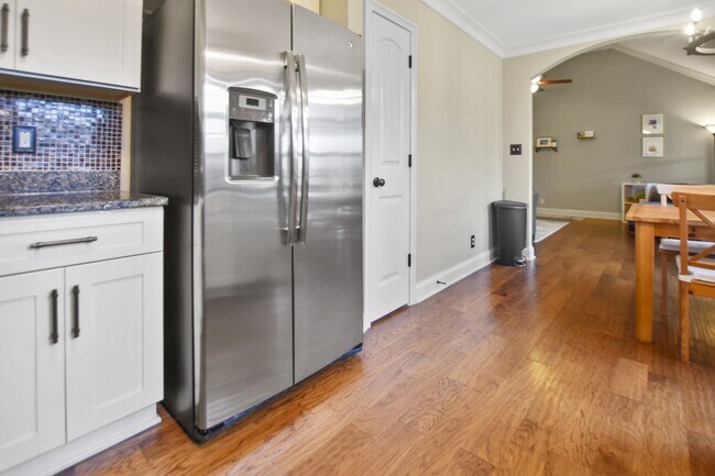 Building Photo - Pet Friendly Four Bedroom with Basement in...