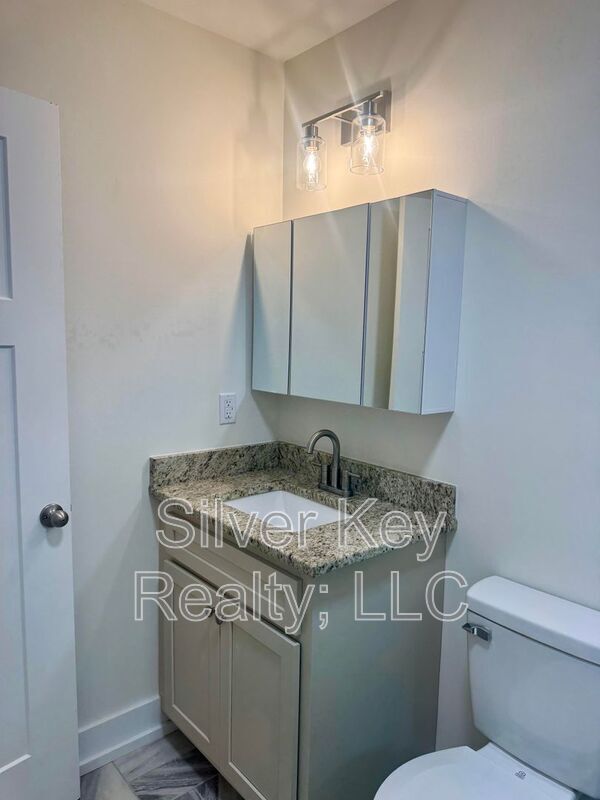 Building Photo - 2113 W Madison Ave