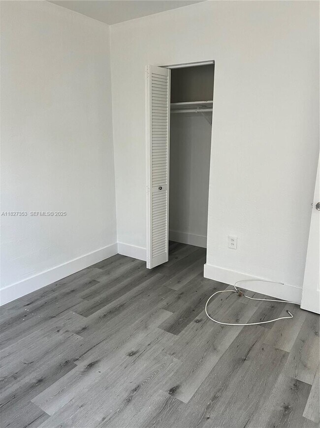 Building Photo - 3669 Thomas Ave