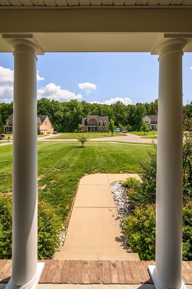 Building Photo - **RARE, EXECUTIVE HOME ON OVER HALF AN ACR...