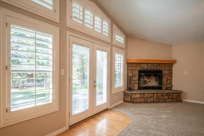 Building Photo - Beautiful Walnut Ridge Home!