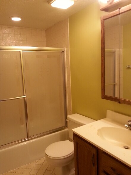 2nd Floor Bath room - 507 N Neville St