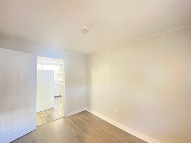 Building Photo - 30 Thorwald Ave