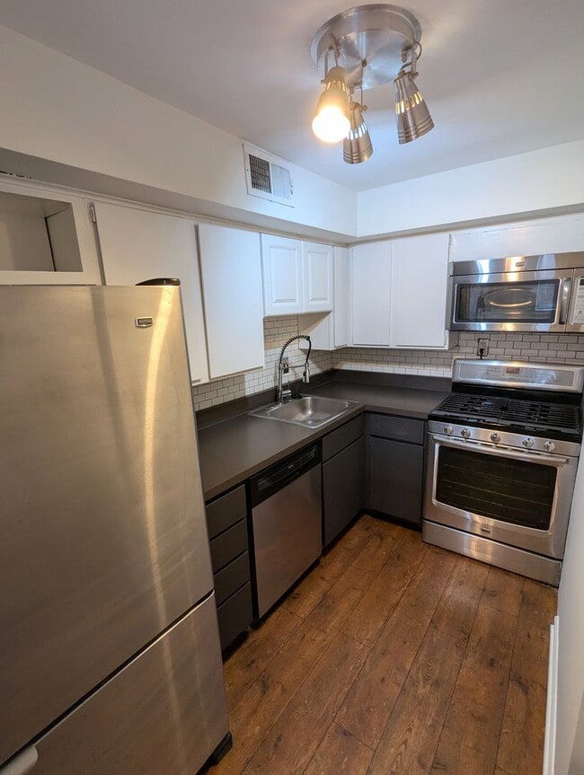 Building Photo - 2 Bedroom 1 Bathroom Loft Apartment (Shadyside)