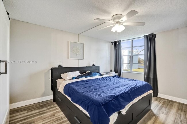 Building Photo - 9451 Live Oak Pl