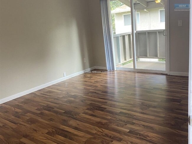 Interior Photo - Menlo Pointe