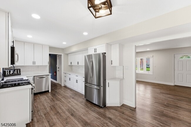 Building Photo - 3 Cypress Rd