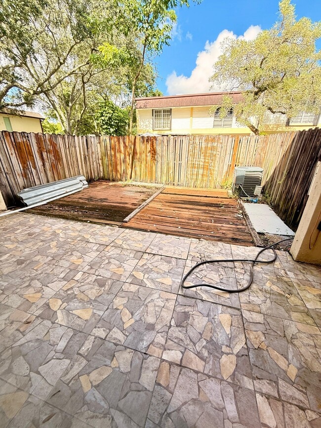 Building Photo - 3321 Farragut St