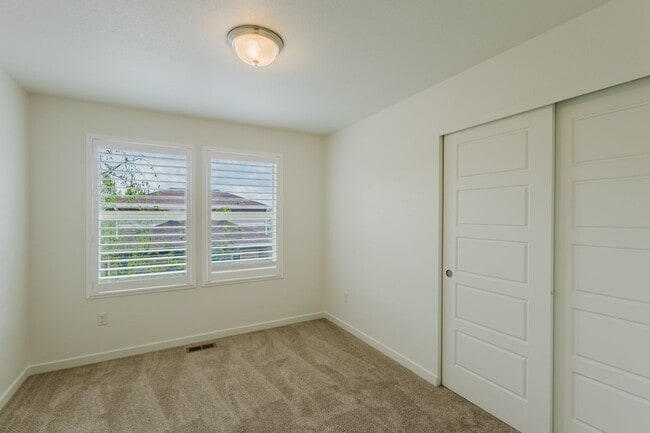 Building Photo - 2656 Champagne Ave