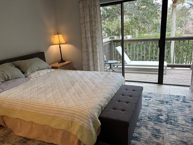 Master Bedroom w/ Balcony - 3333 S Ridgewood Ave