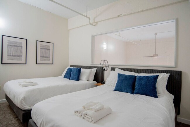 Building Photo - 125 W Market St