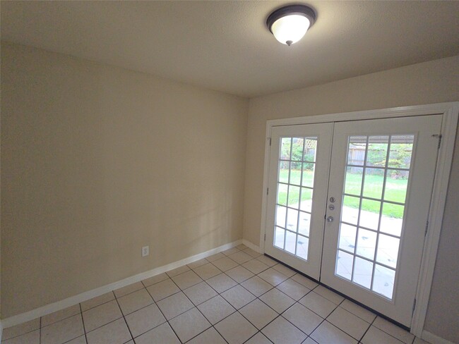 Building Photo - 919 Progreso Dr