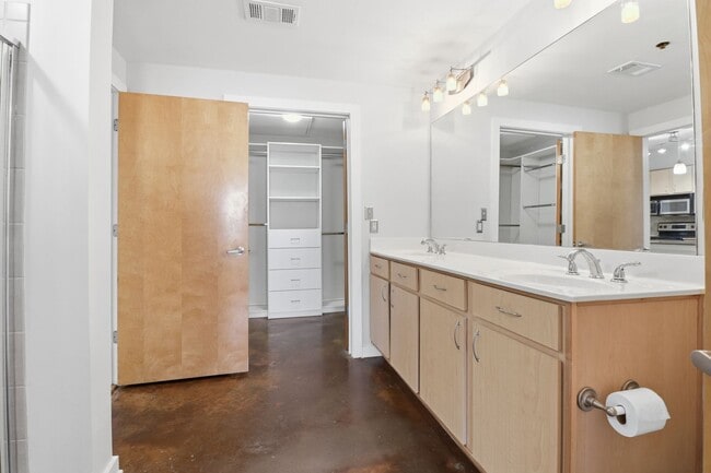 Building Photo - Bristol On Broadway Nashville