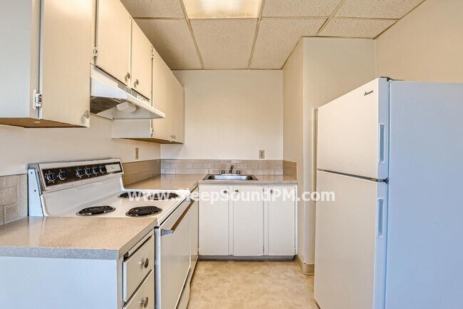 Building Photo - Paramount Apartments