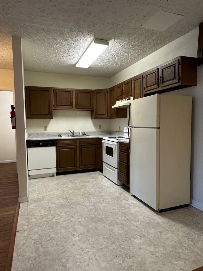 Building Photo - 1 Bedroom,1 Bath Apartment Colonial Height...