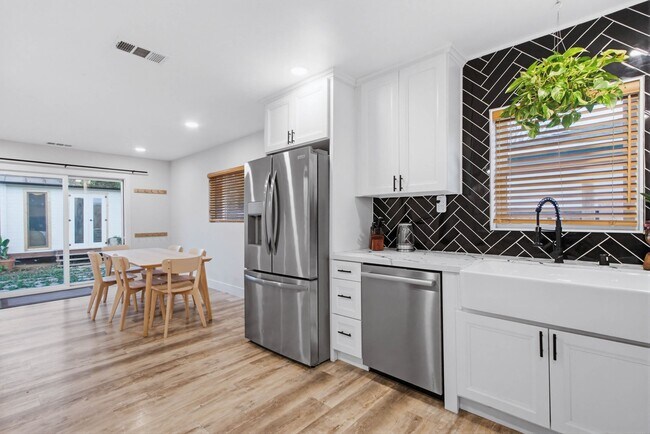 Building Photo - 1418 Marshall St