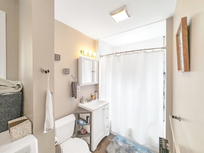 Building Photo - 24 Annafran St