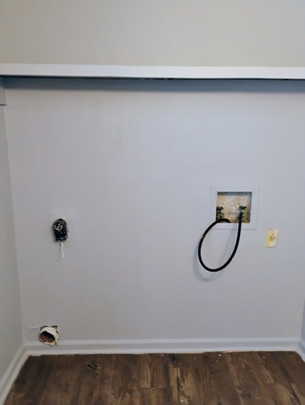 Building Photo - 1707 Port Dr